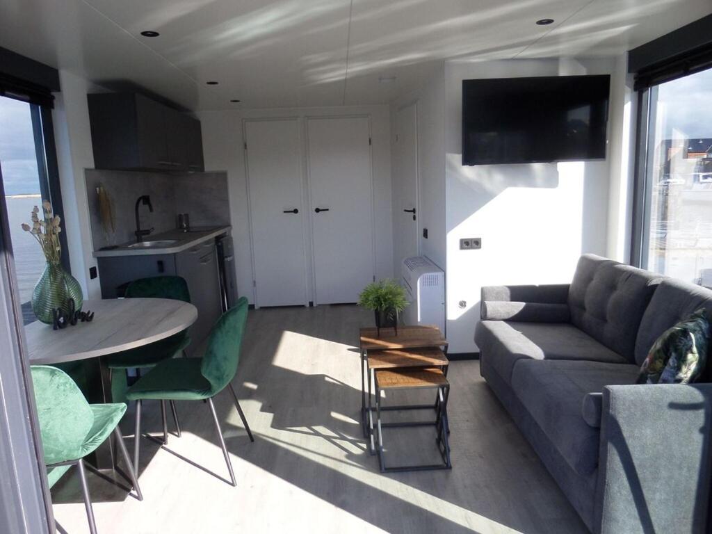 Modern Houseboat With Air Conditioning Located In Marina Uitgeest 외부 사진