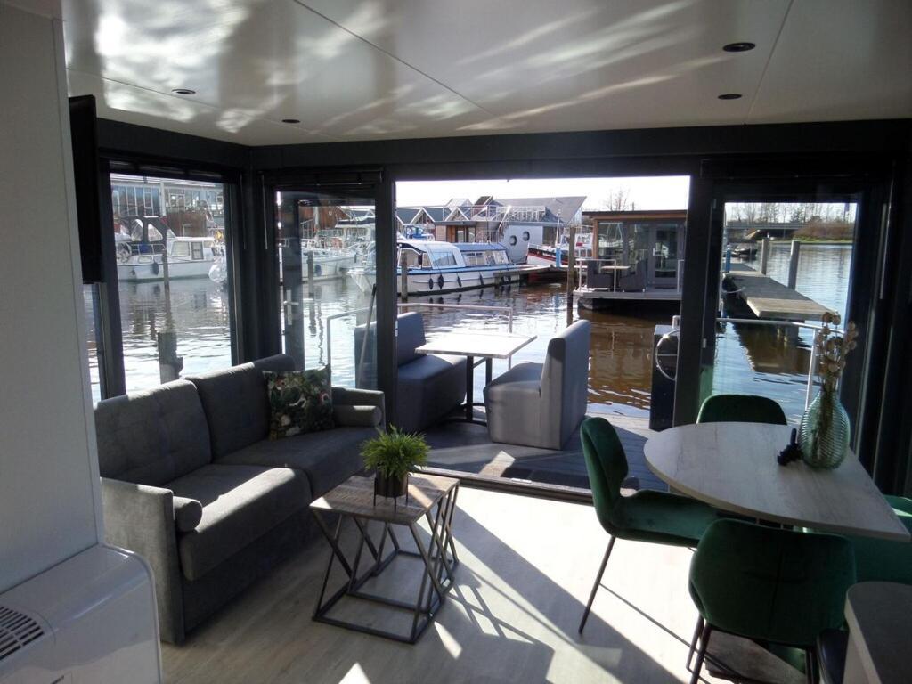 Modern Houseboat With Air Conditioning Located In Marina Uitgeest 외부 사진