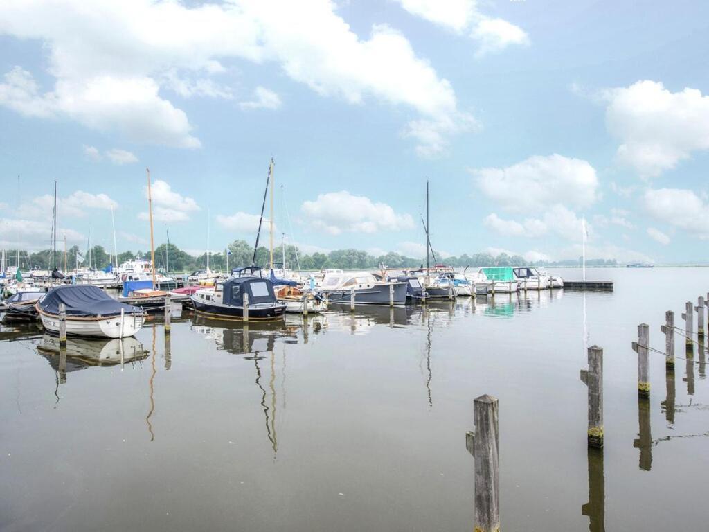 Modern Houseboat With Air Conditioning Located In Marina Uitgeest 외부 사진
