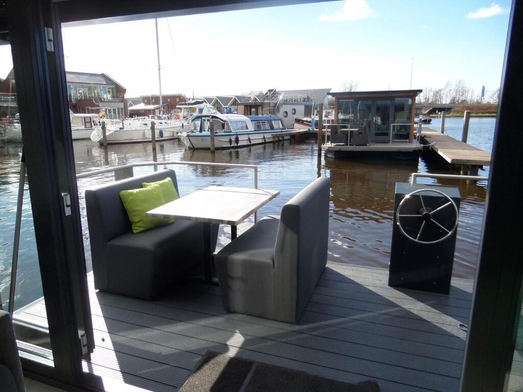 Modern Houseboat With Air Conditioning Located In Marina Uitgeest 외부 사진