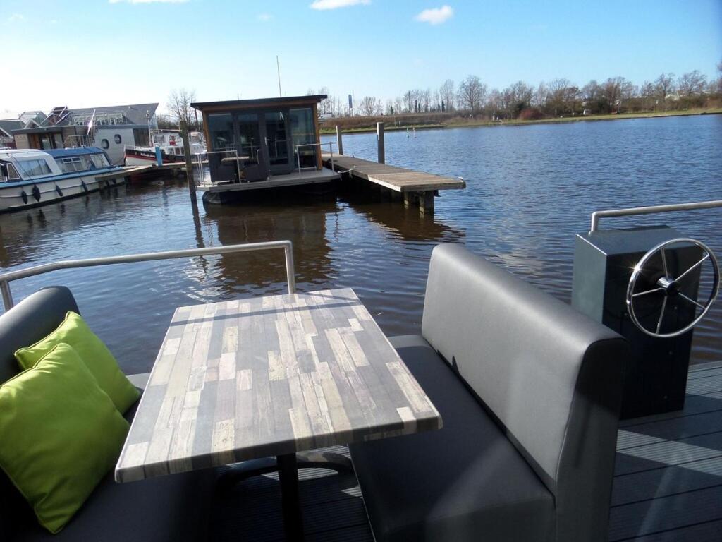 Modern Houseboat With Air Conditioning Located In Marina Uitgeest 외부 사진