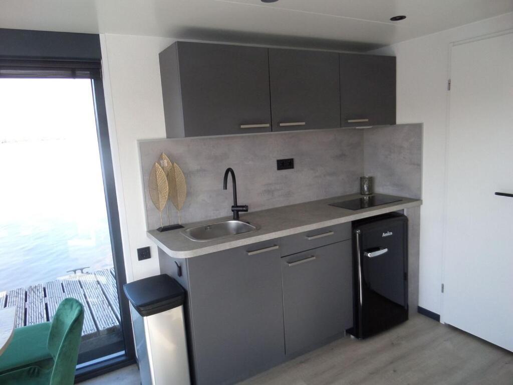 Modern Houseboat With Air Conditioning Located In Marina Uitgeest 외부 사진